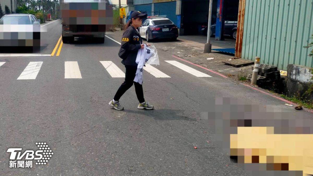 砂石車不慎輾斃71歲許姓女騎士。(圖/TVBS)