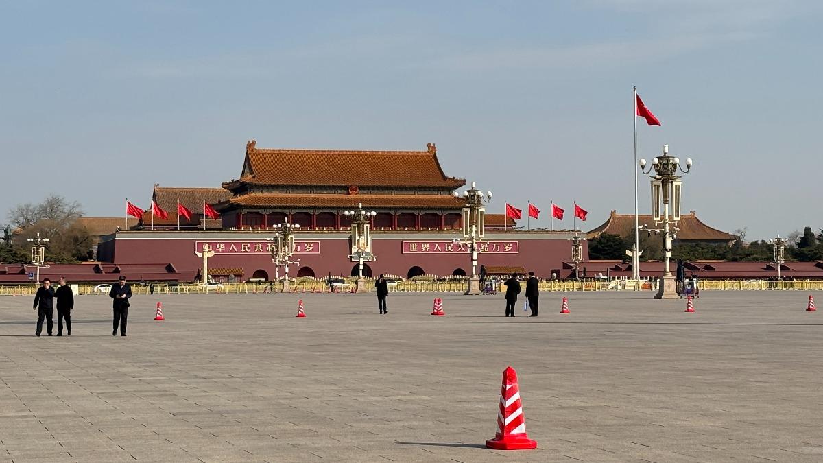 大陸全國兩會召開期間,天安門廣場部分區域封鎖。(圖/記者蔡儀潔攝)