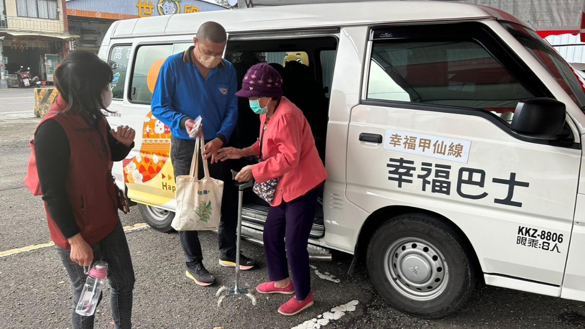 幸福共享高雄GO可以滿足高齡者及學生通勤需求，也讓公車營運更有效率。（圖片來源：高雄市交通局提供）