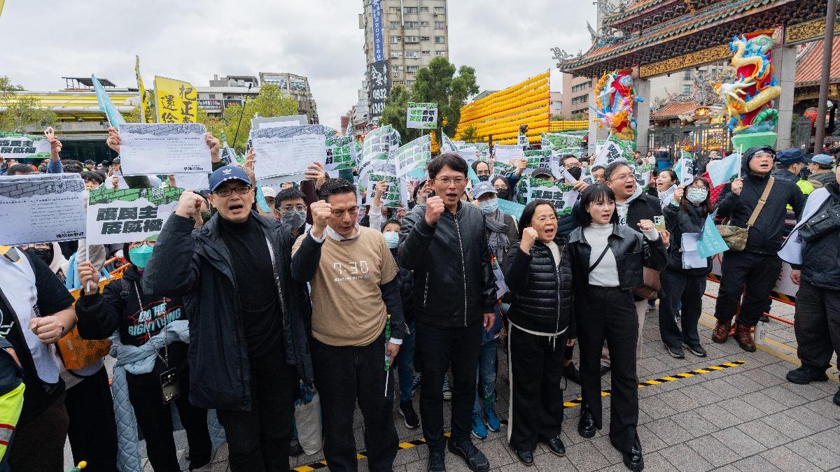 黃國昌培訓「掃除綠衛兵」志工,2月22日集結上百人舉辦活動。(圖/民眾黨提供)