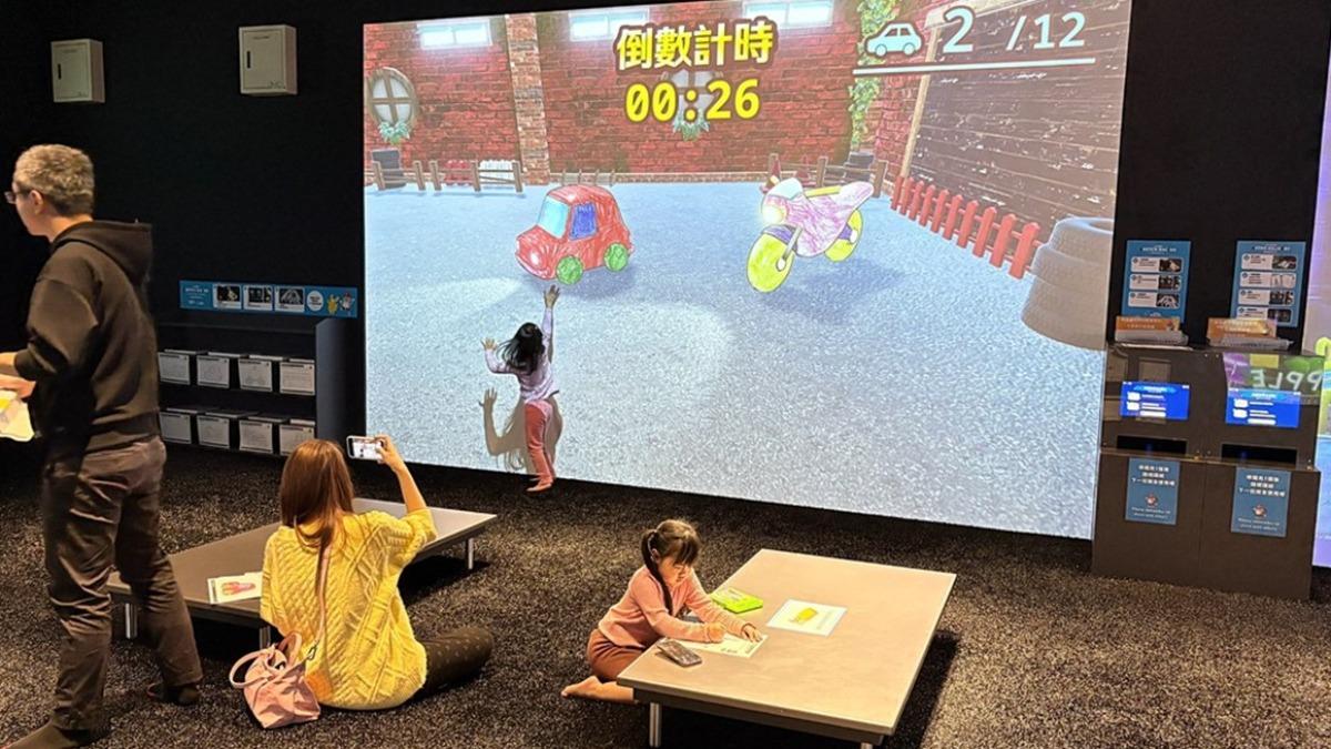 繪製專屬自己的3D小車車,參加比賽。(圖/「神農太太底家」提供)