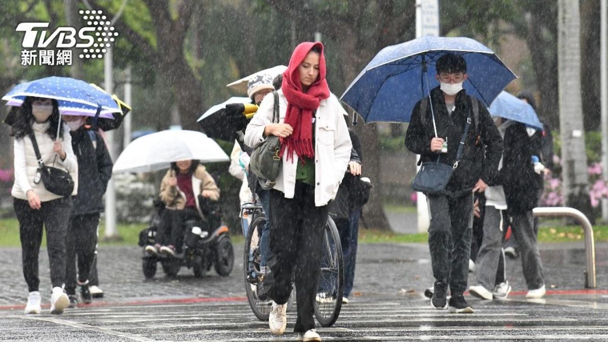天氣/把握回溫!下週「3鋒面接力」雨炸全台 這時濕冷溫度狂掉