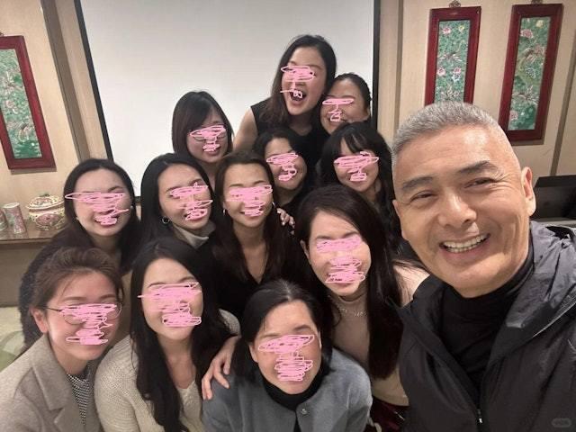 周潤發與粉絲合照。(圖/翻攝自小紅書)