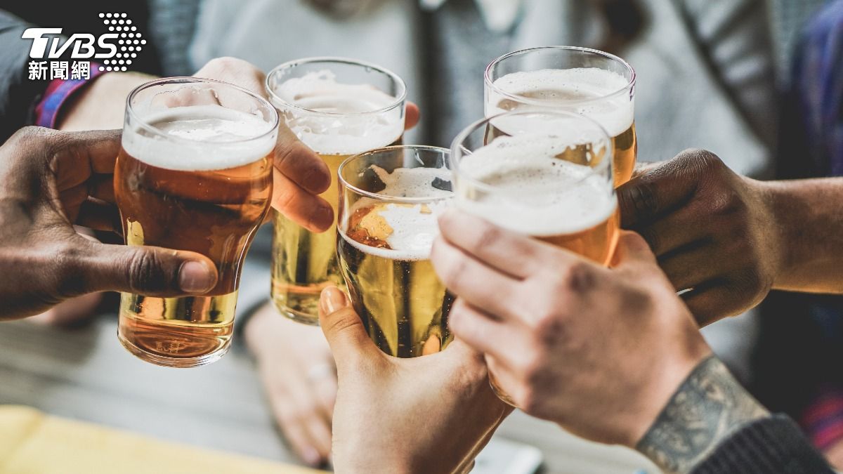 沒人來拼酒?長官敬酒「年輕人1舉動」超失望 網全搖頭:誰要啊