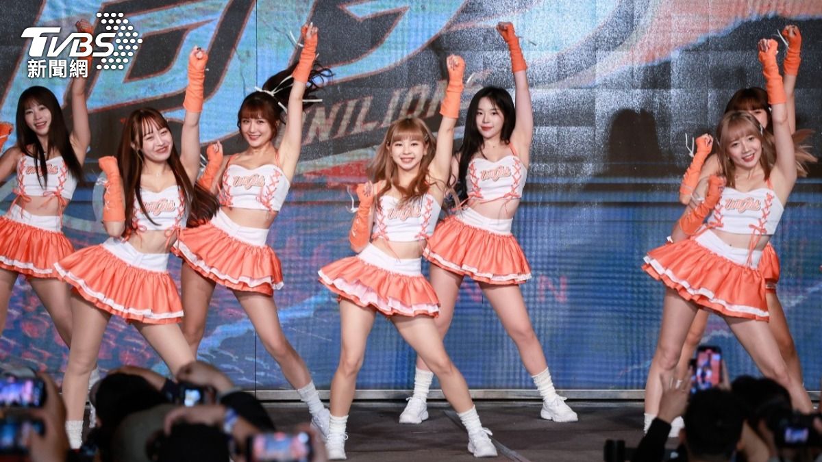 女孩們大跳應援舞。(圖/趙世平攝)