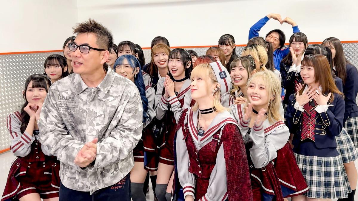 AKB48合作「大咖天王」跳女孩健康操 竟遭「怪叔叔」亂入結果曝