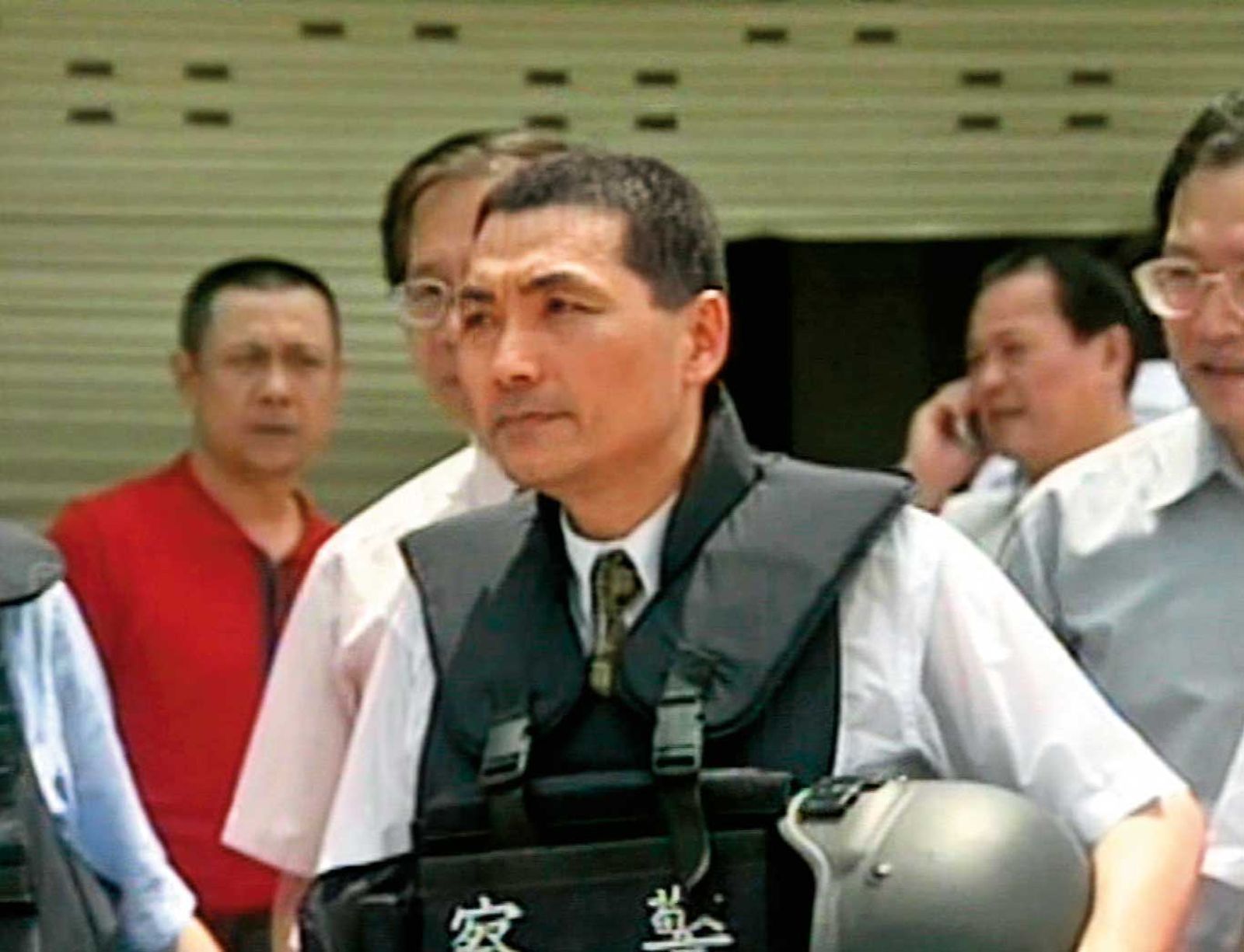 新北市長侯友宜(前)過去擔任警官時,曾率隊圍捕梁國愷等人。(東森新聞提供)