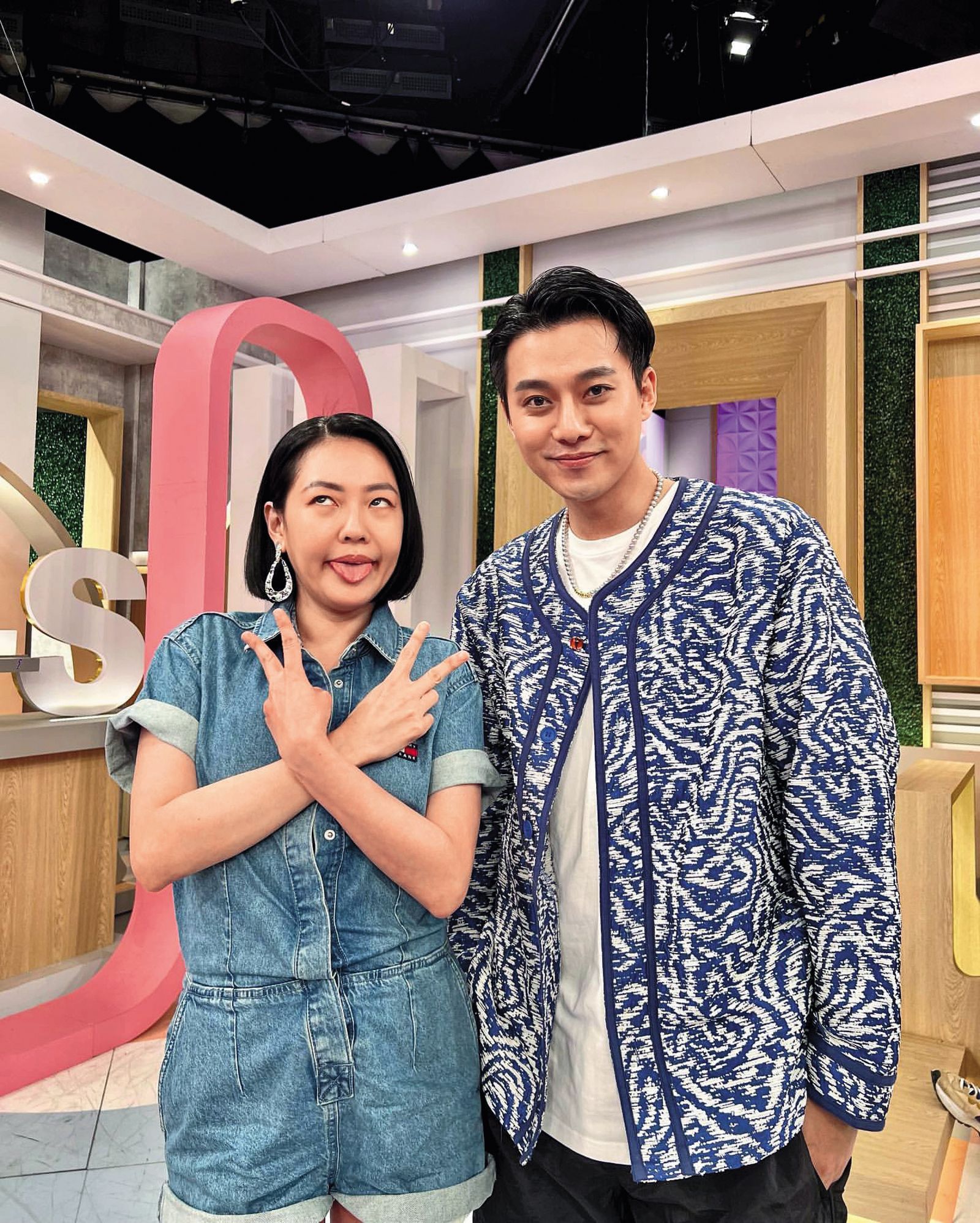 李唯楓(右)因為上小S(左)的《小姐不熙娣》節目,再次受到矚目。(圖/翻攝自李唯楓IG)