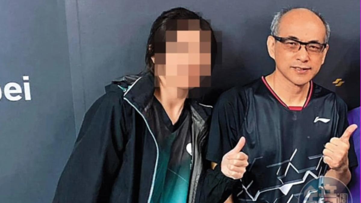 【大老不倫女下屬2】傳下體照給人妻喊「小雞很快長大」 鄭貞茂遭人夫當眾對質落荒而逃