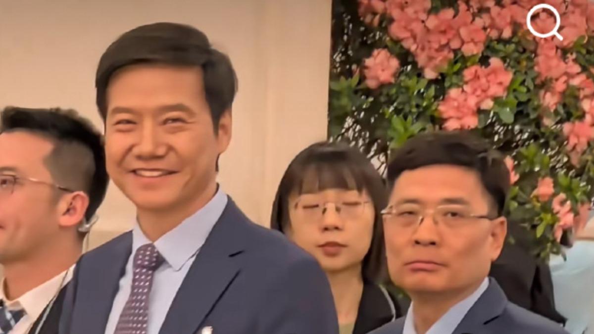 小米創辦人 雷軍 vs. 海爾集團首席CEO 周雲杰 。（圖／央視）