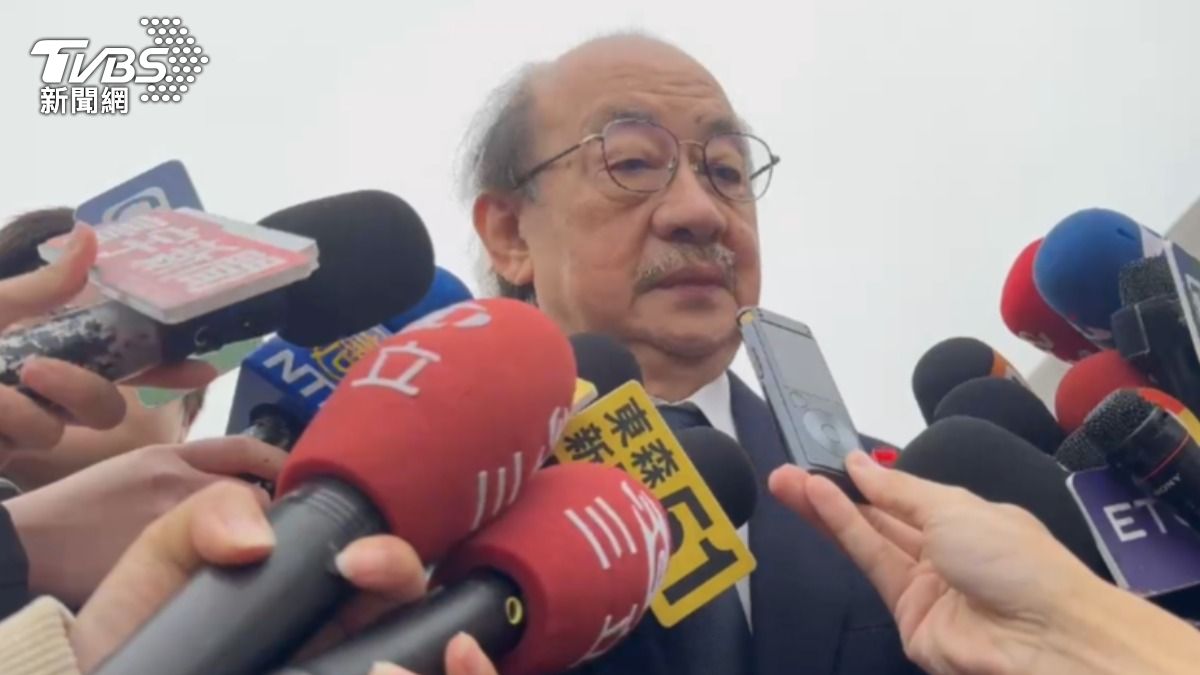 民進黨立院黨團總召柯建銘現身柯爸告別式，遭小草嗆聲。（圖／劉庭宇攝）