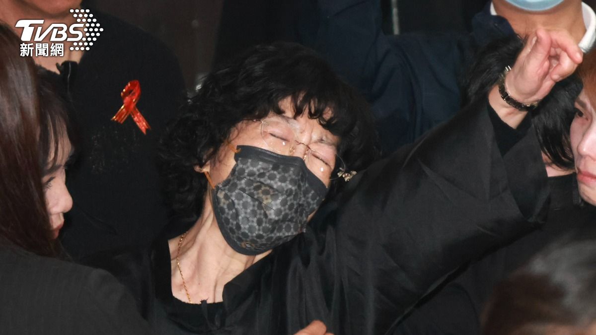 快訊／僅待83分鐘！柯文哲離開父親告別式　陳佩琪怒喊：司法迫害人權