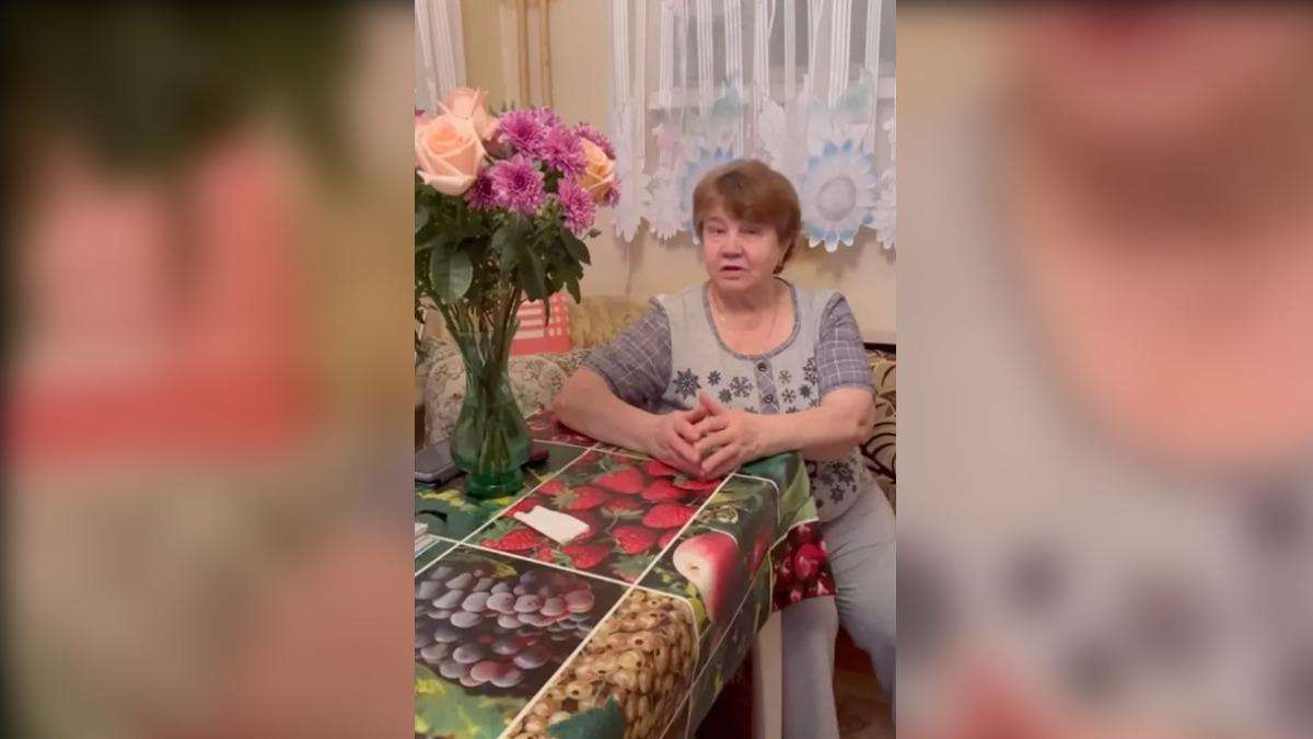 收到絞肉機的陣亡俄兵母親。(圖/翻攝自United Russia press service)
