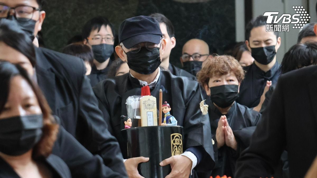 柯宇謙捧斗、柯傅堯現身了　小草淚謝柯爸「給我們這麼好的柯文哲」