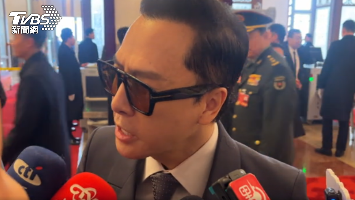 香港武打巨星甄子丹被問及台灣藝人對中國統一表態的風波時，語氣強硬表示：「統一肯定需要的嘛，這個已經說完了。」（圖／TVBS攝影記者 朱光弘）