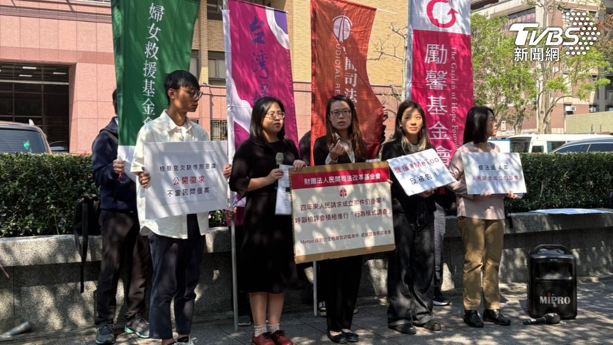 民間司改會上午遞交評鑑。(圖/潘千詩攝)