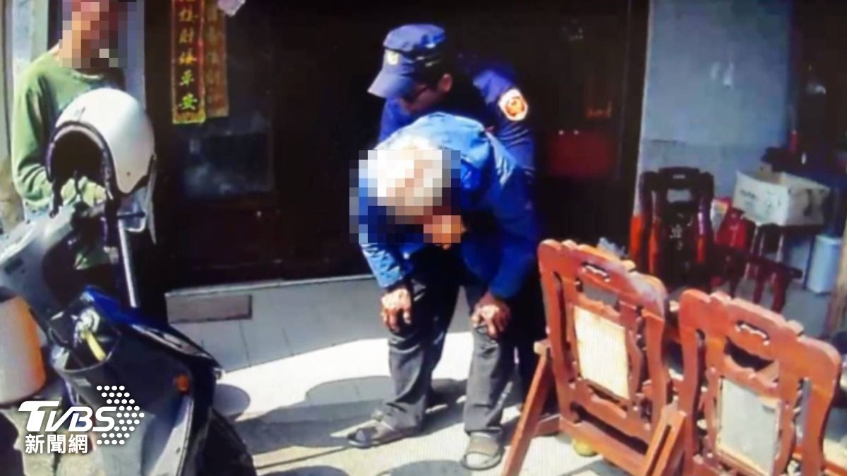 高雄翁噎到窒息!沒錢不敢上救護車 警救命還霸氣掏腰包