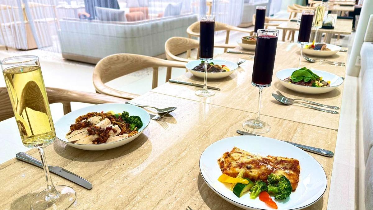 店內最貴的咖啡一杯就要價3800元。(圖/翻攝自94 Cafe臉書)