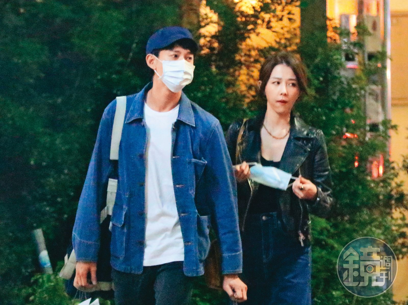 邵雨薇(右)與吳慷仁(左)交往5年感情穩定,過往兩人不時在社群分享放閃照,如今已趨低調。(圖/鏡週刊)