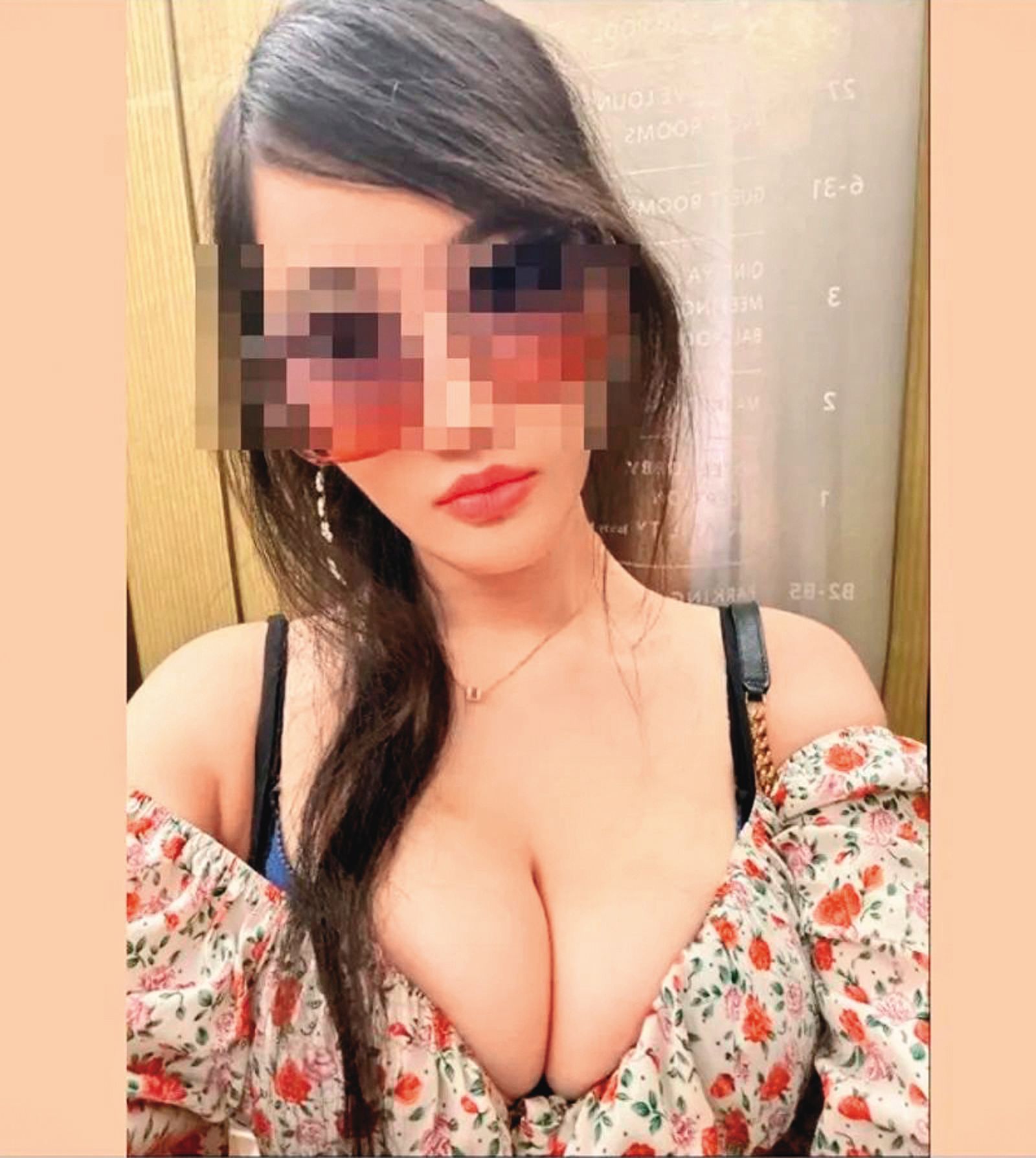 全台最大黃牛票集團首腦劉旻岳的妻子張依萍(圖)常穿爆乳裝在臉書炫富,估計2人8年來海撈4千多萬元。(圖/翻攝自張女臉書)