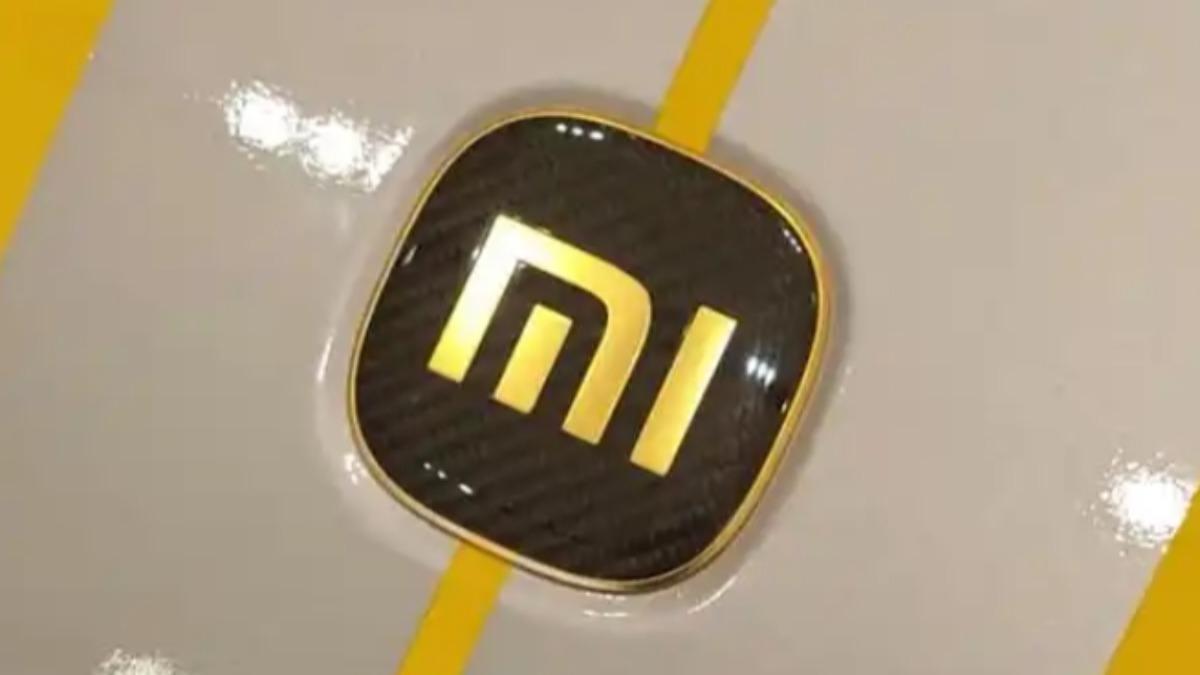 小米SU7 Ultra交車不到半個月 「黃金」車標還是讓雷軍苦惱了