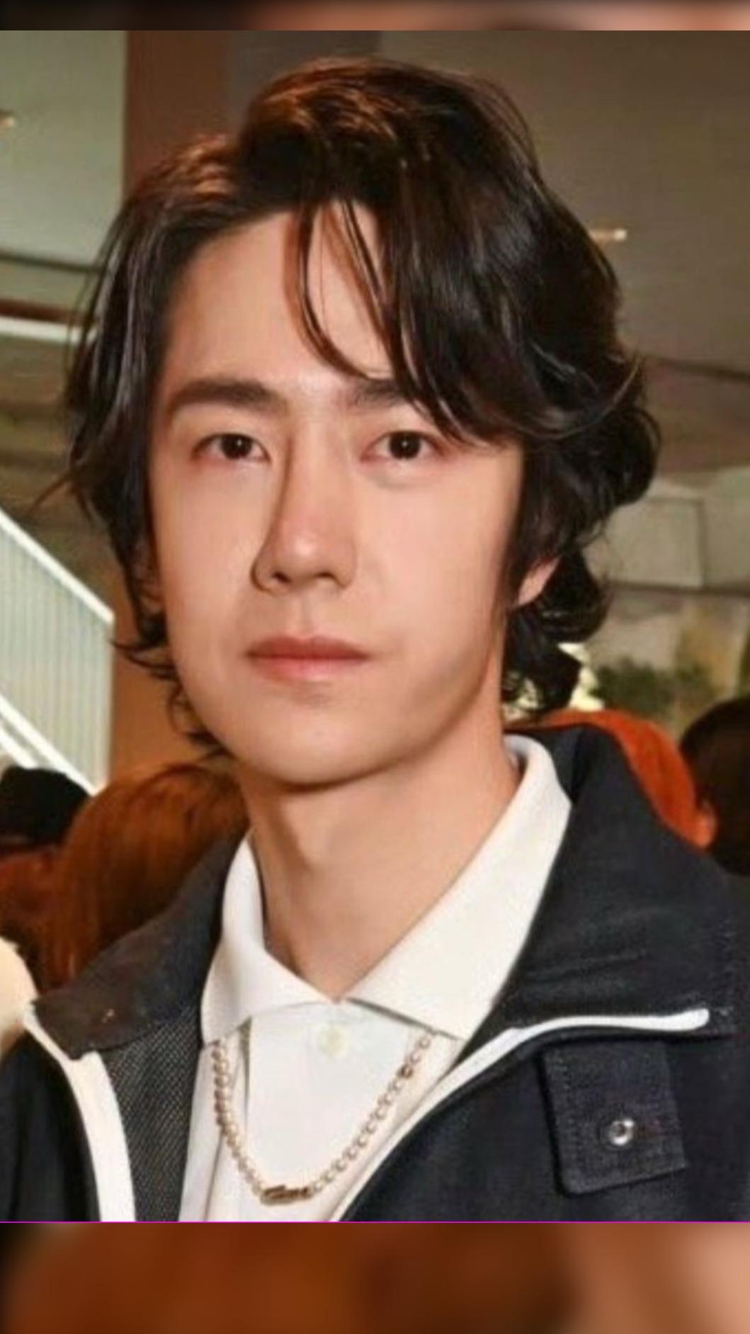王一博零修圖照被認為狀態不佳。(圖/翻攝自微博)