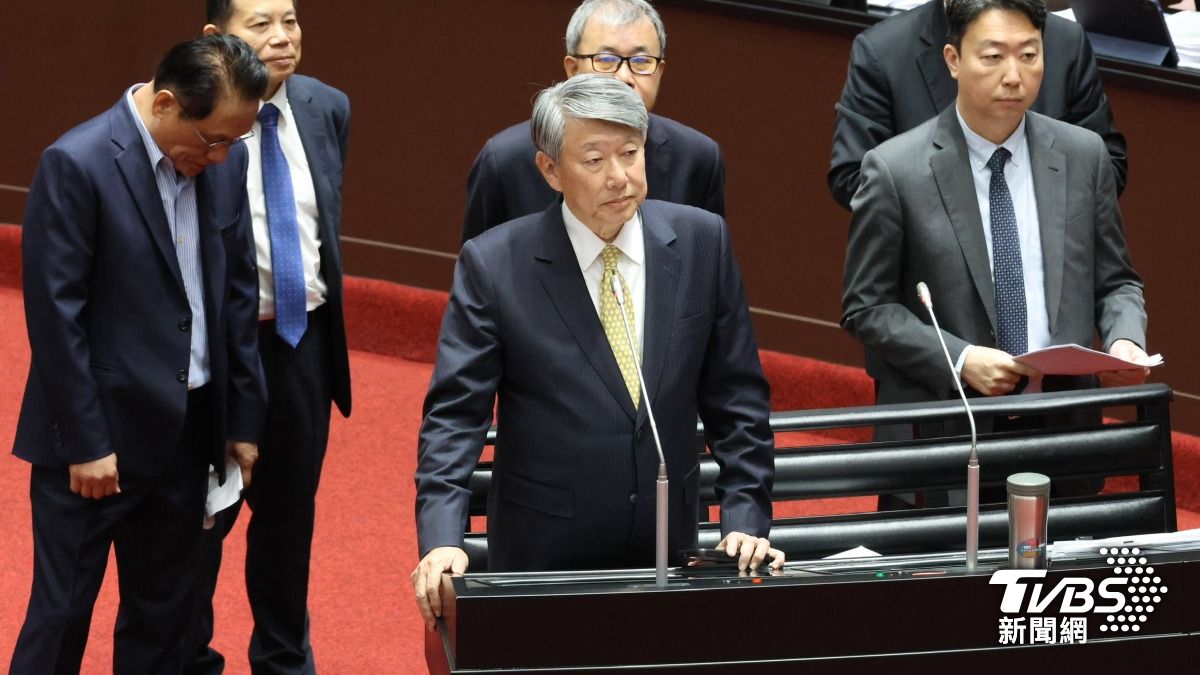 郭智輝今（11）日再度為蒙古症不當言論第二度鞠躬道歉。（圖／潘建樺攝）