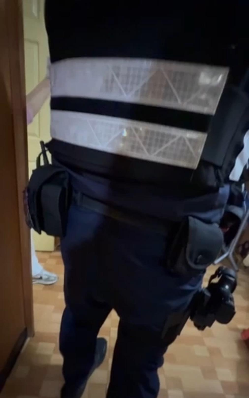 警方前往婦產科。(圖/翻攝畫面)