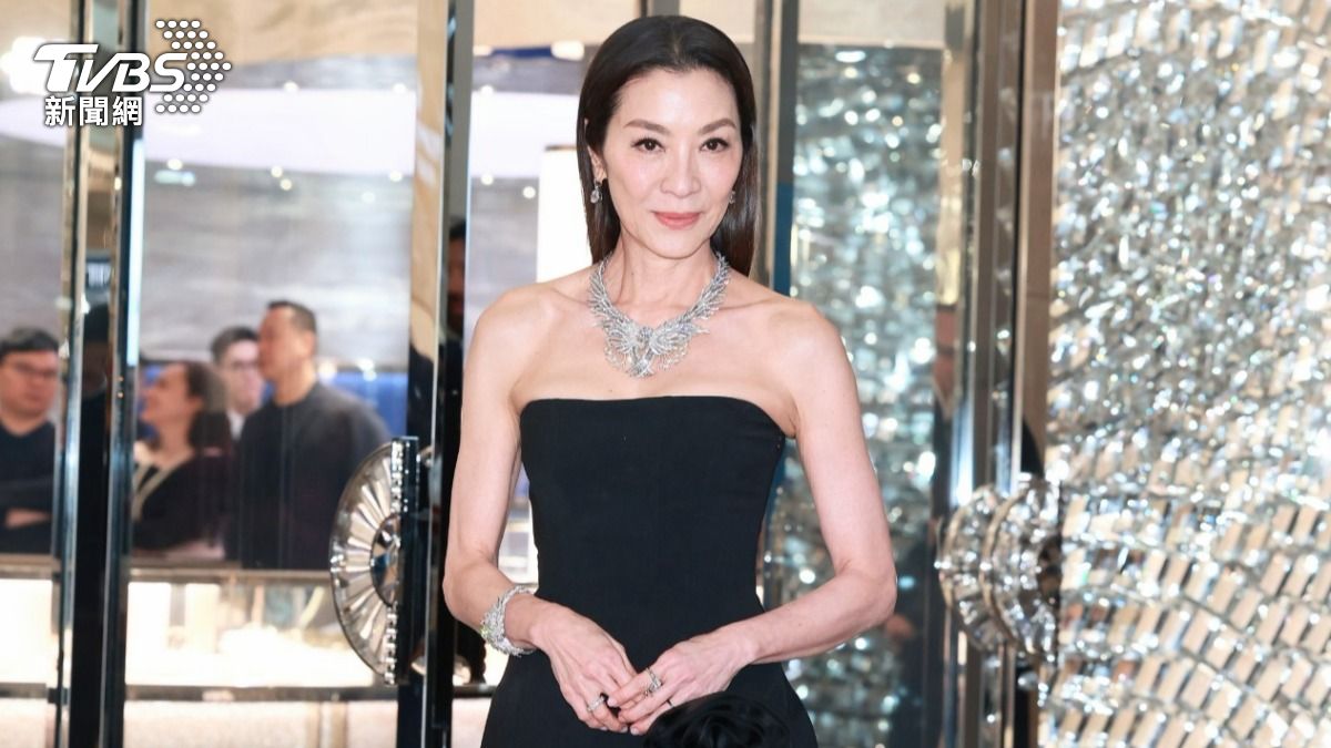 直擊/奧斯卡影后楊紫瓊來了! 超閃「總價3億」Tiffany珠寶戴上身