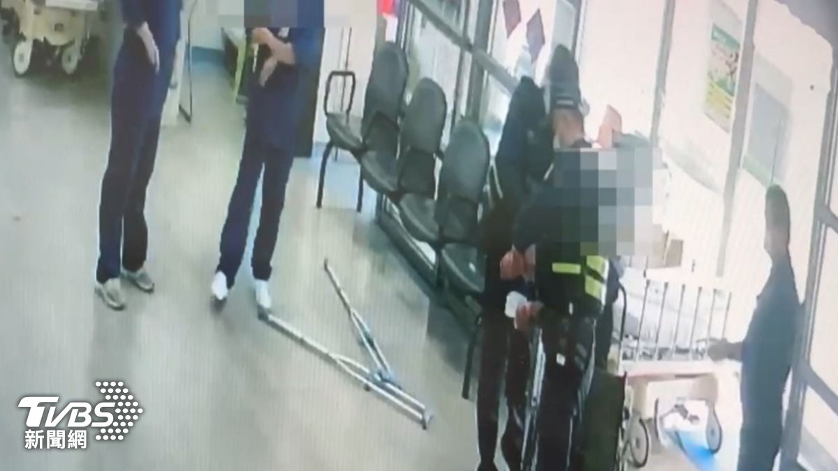 警方以現行犯逮捕賴男。(圖/TVBS)
