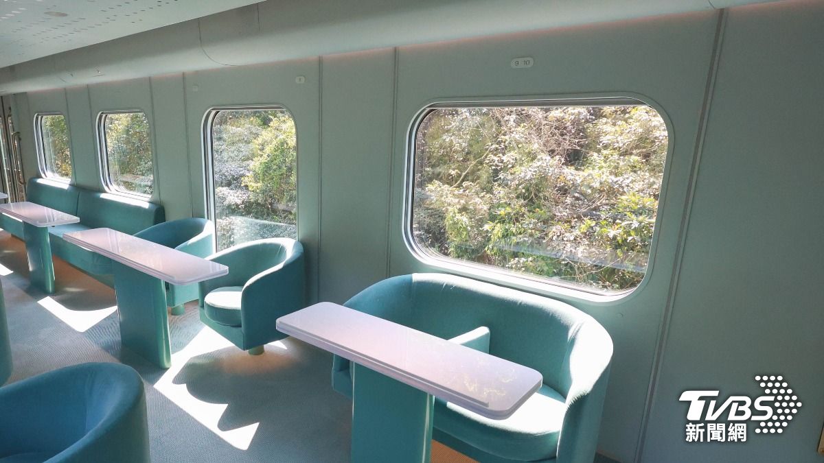「海風號」觀光列車內部裝潢。（圖／華子琛攝）