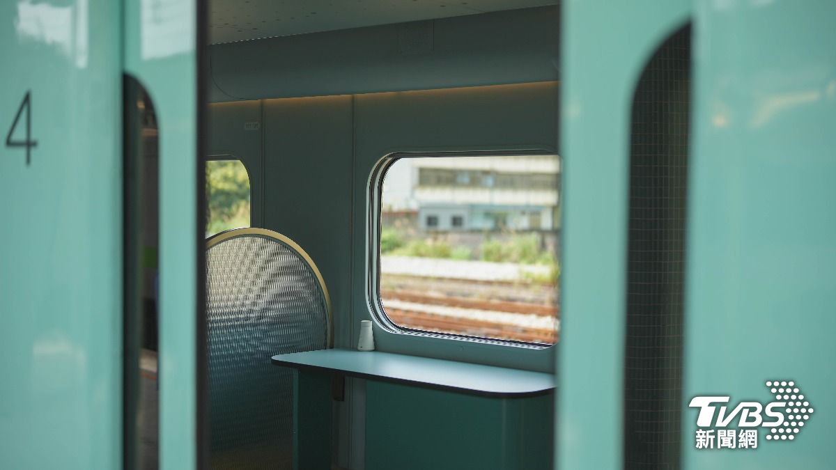 「海風號」觀光列車再度升級。（圖／華子琛攝）