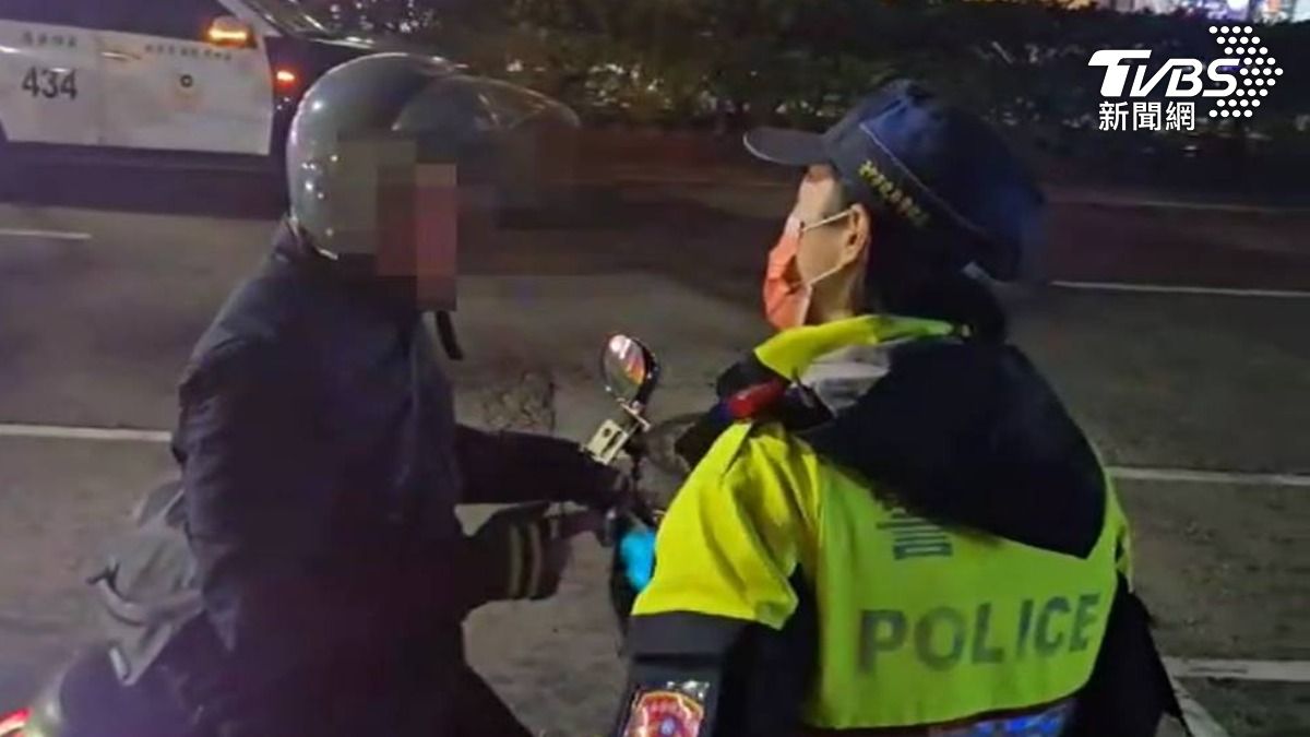 首日取締29件酒後上路案,有17人酒測值超標,被依公共危險送辦。(圖/TVBS)