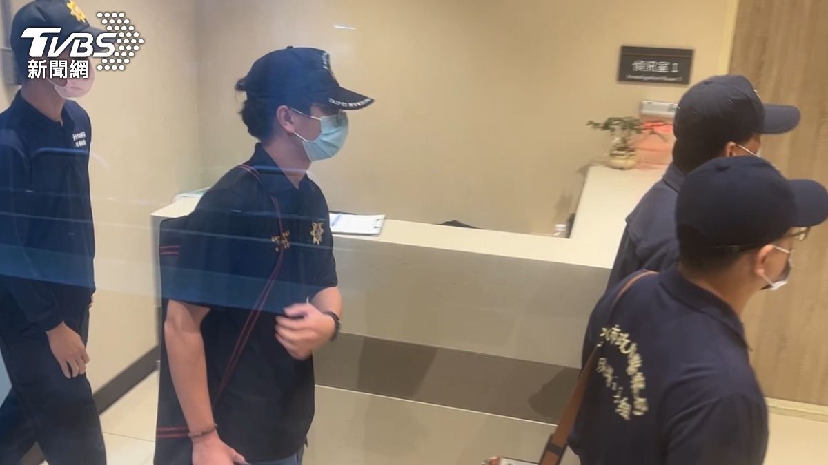 檢警今天解剖發現致命傷在頸部與背部總共7刀。(圖/張貴翔攝)