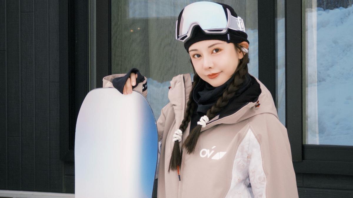 巫苡萱旅日出事了!滑雪慘跌「膝蓋腫痛難行」 整晚跪地冰敷不起