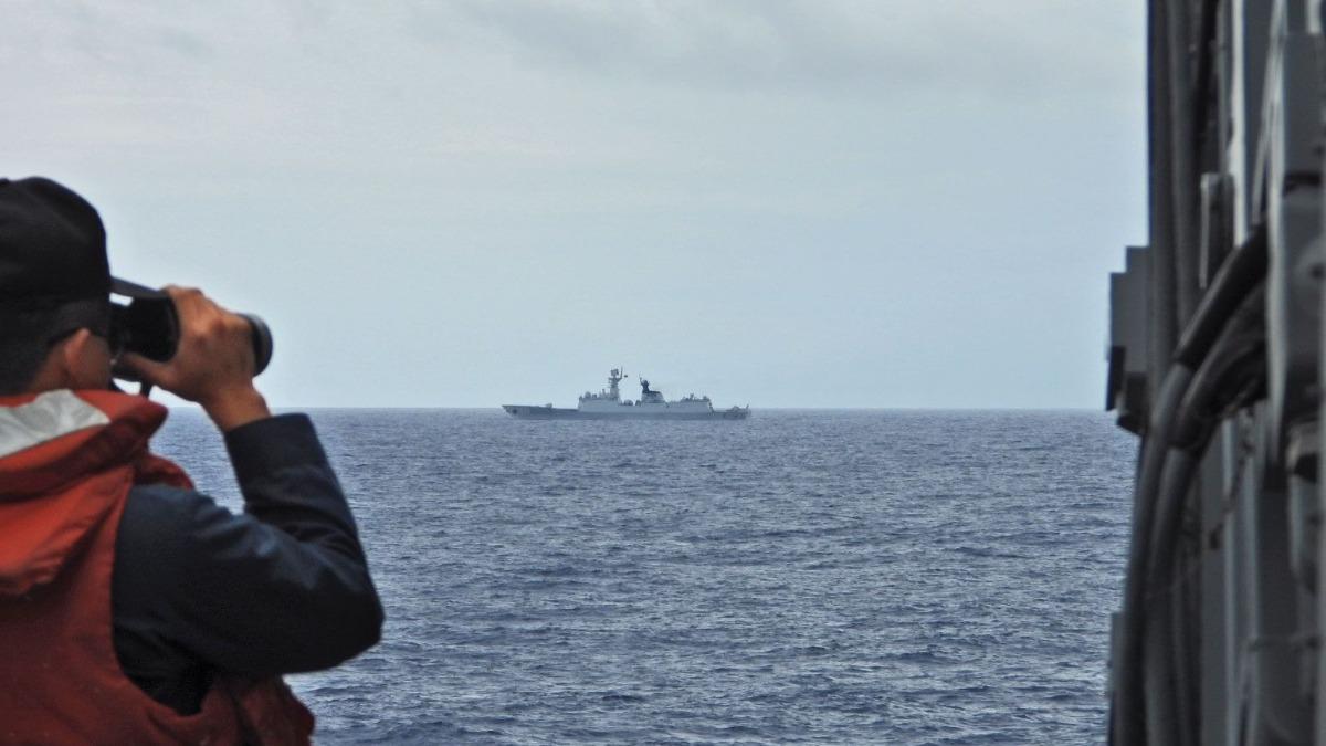 我軍監測共軍艦隊有無越中線。（國防部提供）