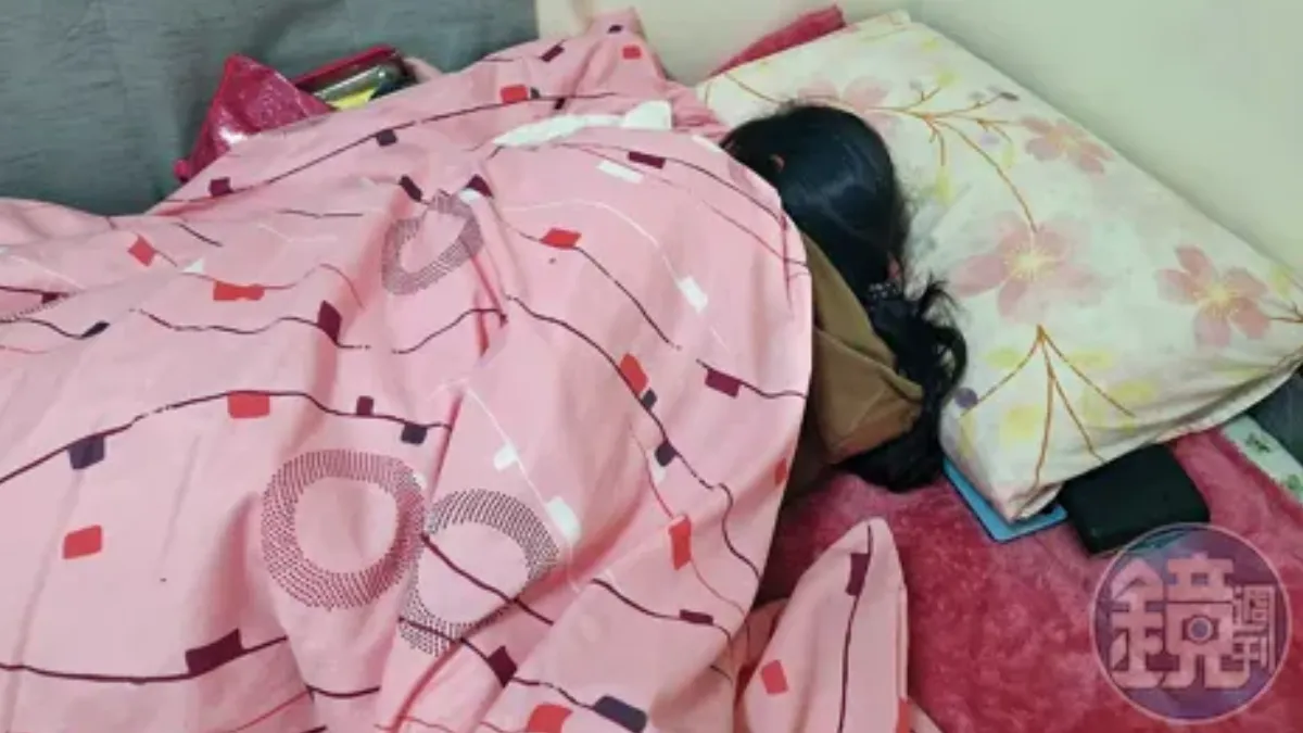 投訴人A小姐指控家中外籍看護（圖）故意怠工，最後一次還賴在床上5個小時，怎麼叫都叫不起來。（圖／讀者提供）