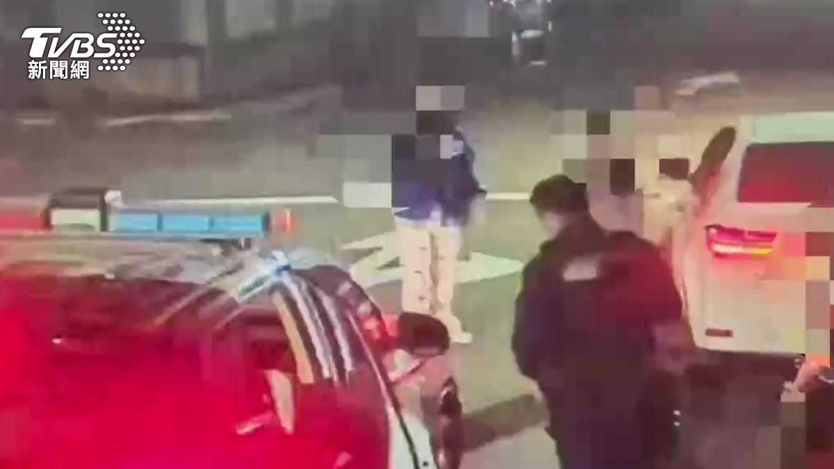 糗！北市男停車女友在旁指揮也失敗　警關心意外抓到他酒駕