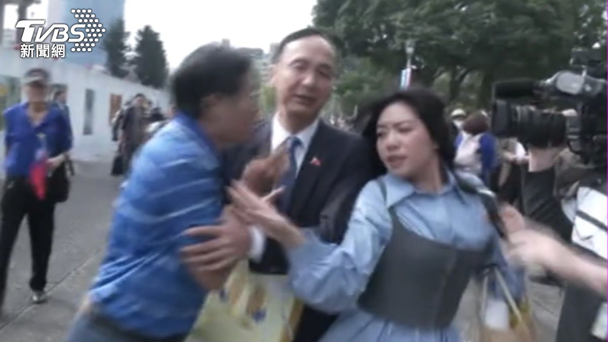 朱立倫致祭孫中山遭嗆下台「大選輸三次!」 美女發言人急護駕