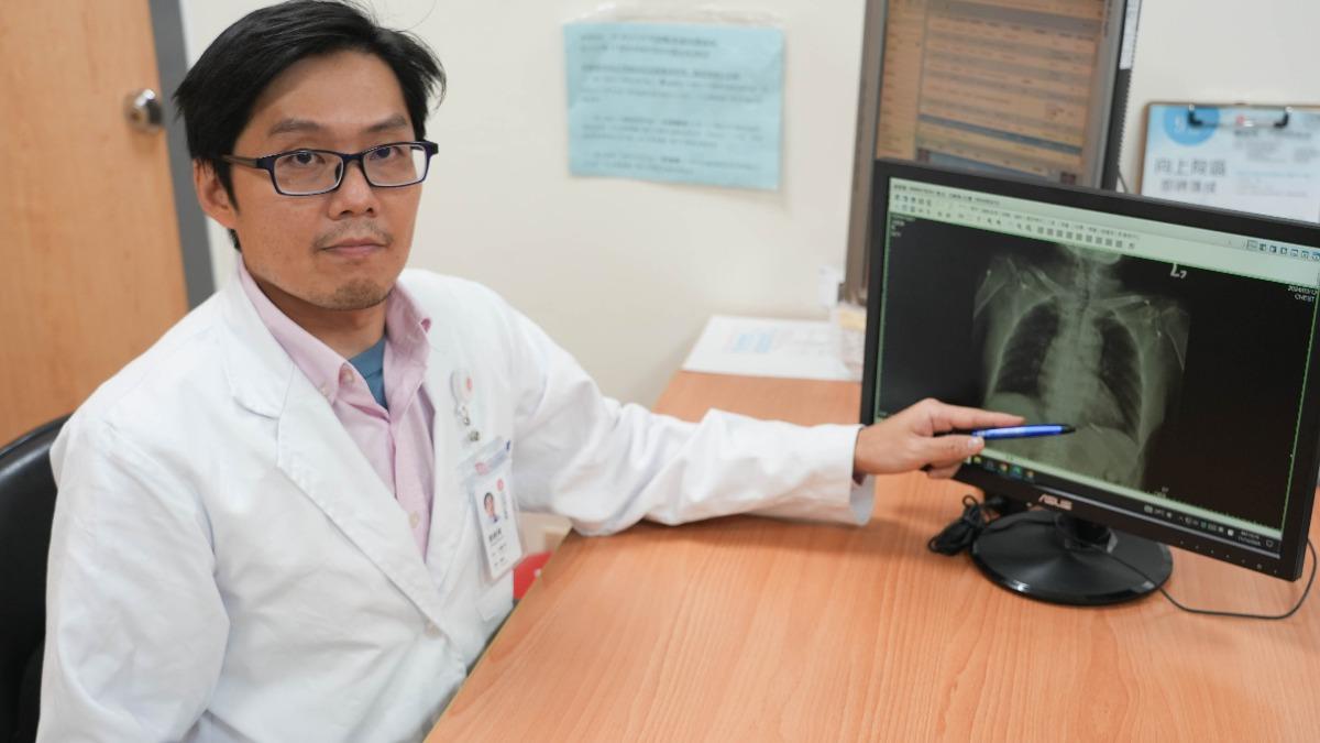 劉崢偉考量王翁高齡及體力無法負荷,因此改採「膠囊心臟節律器」。(圖/光田醫院提供)