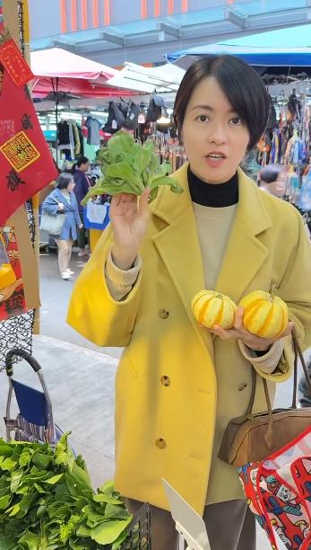 梁詠琪外出買菜。(圖/翻攝自梁詠琪小紅書)