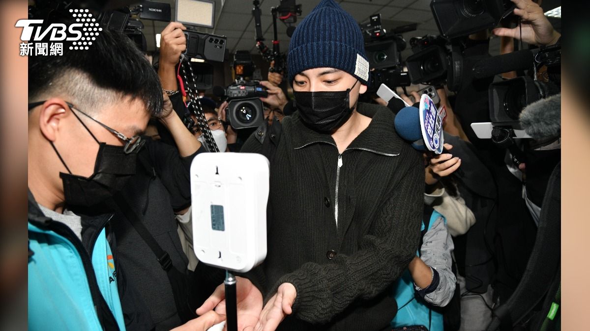 直擊／王大陸入伍　低調戴毛帽眼神渙散「現場超混亂引不滿」