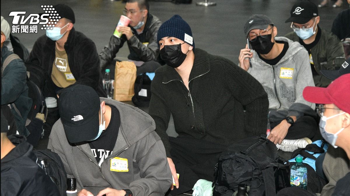 王大陸被問敏感問題不發一言，卻眉頭深鎖。（圖／胡瑞麒攝）