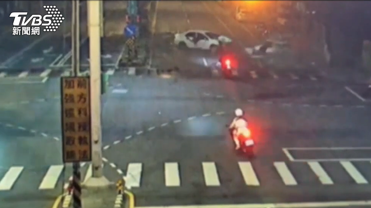 車禍監視器畫面。(圖/TVBS)