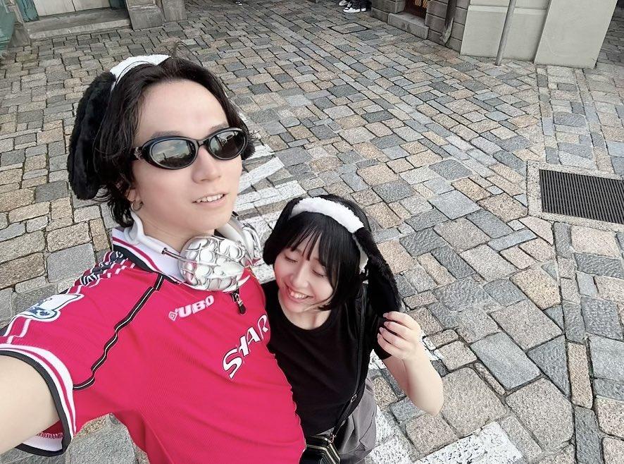 湯井(左)自稱跟最上愛有婚約。(圖/翻攝自推特)