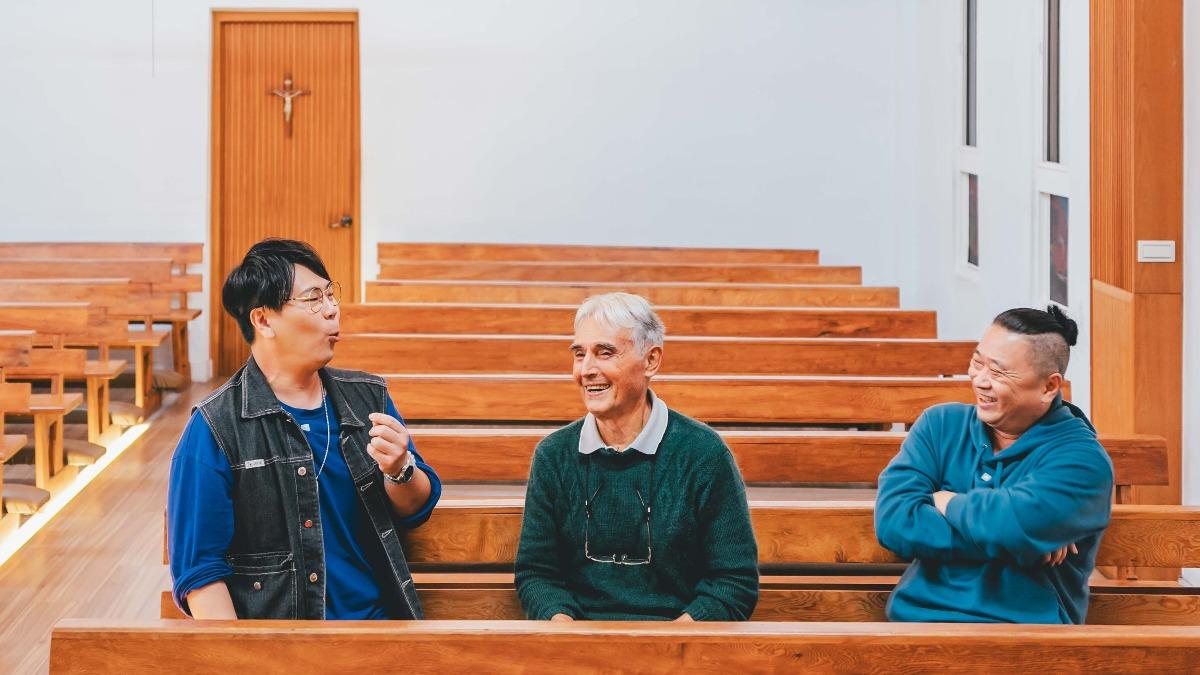 邰智源錄影苦等神父2小時內幕曝！　「58年心血」遭大火吞噬謝台人救助