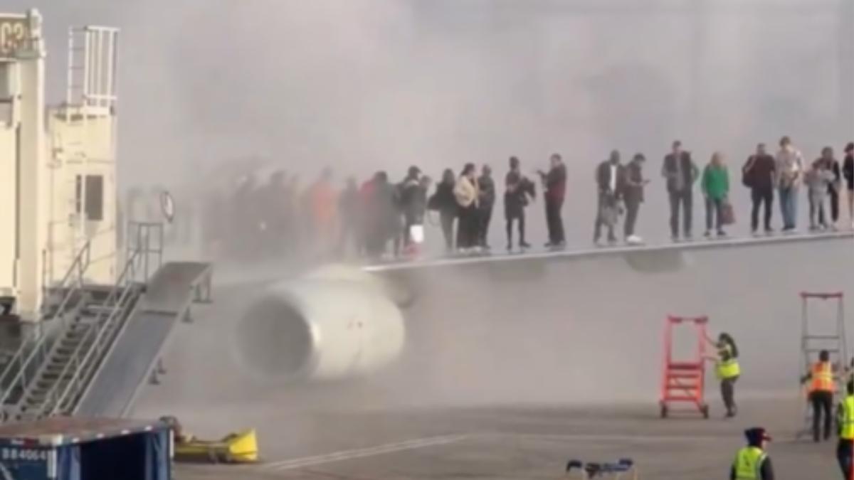美航客機丹佛機場登機門前起火　178人急逃出「一排擠機翼」