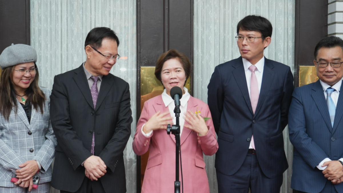 劉書彬首次與黨團成員共同受訪。(圖/民眾黨立法院黨團提供)