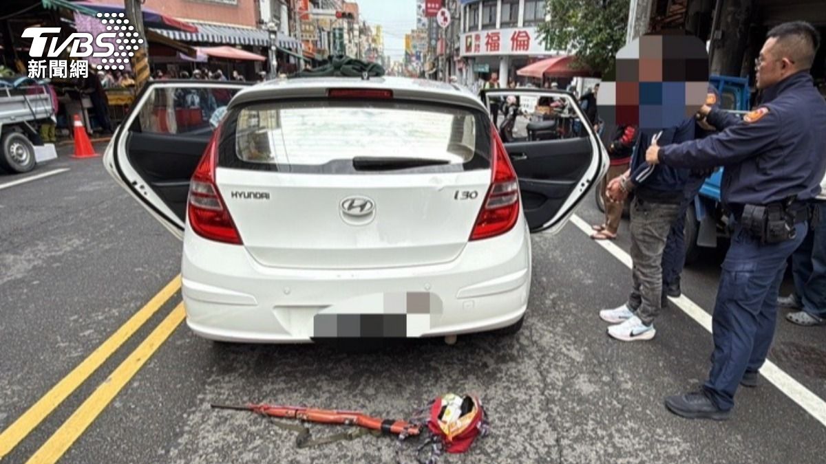 台中東勢警遭衝撞開3槍反擊！　通緝犯棄車逃逸仍遭逮