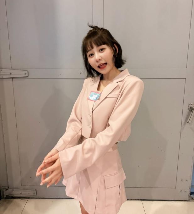 龍山寺的月老特別喜歡女生穿短裙。（圖／翻攝自昀二IG）